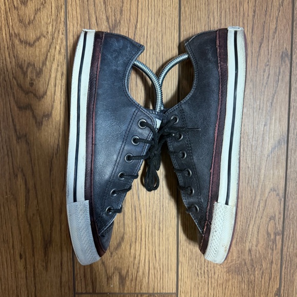 [Used] Converse All-Stars // Men Size 7.5 -  Women 9.5 - Picture 2 of 4